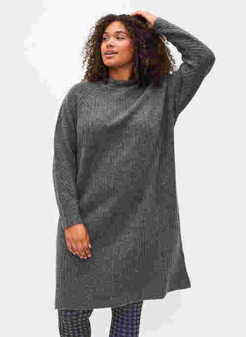 Knitted dress with rib structure