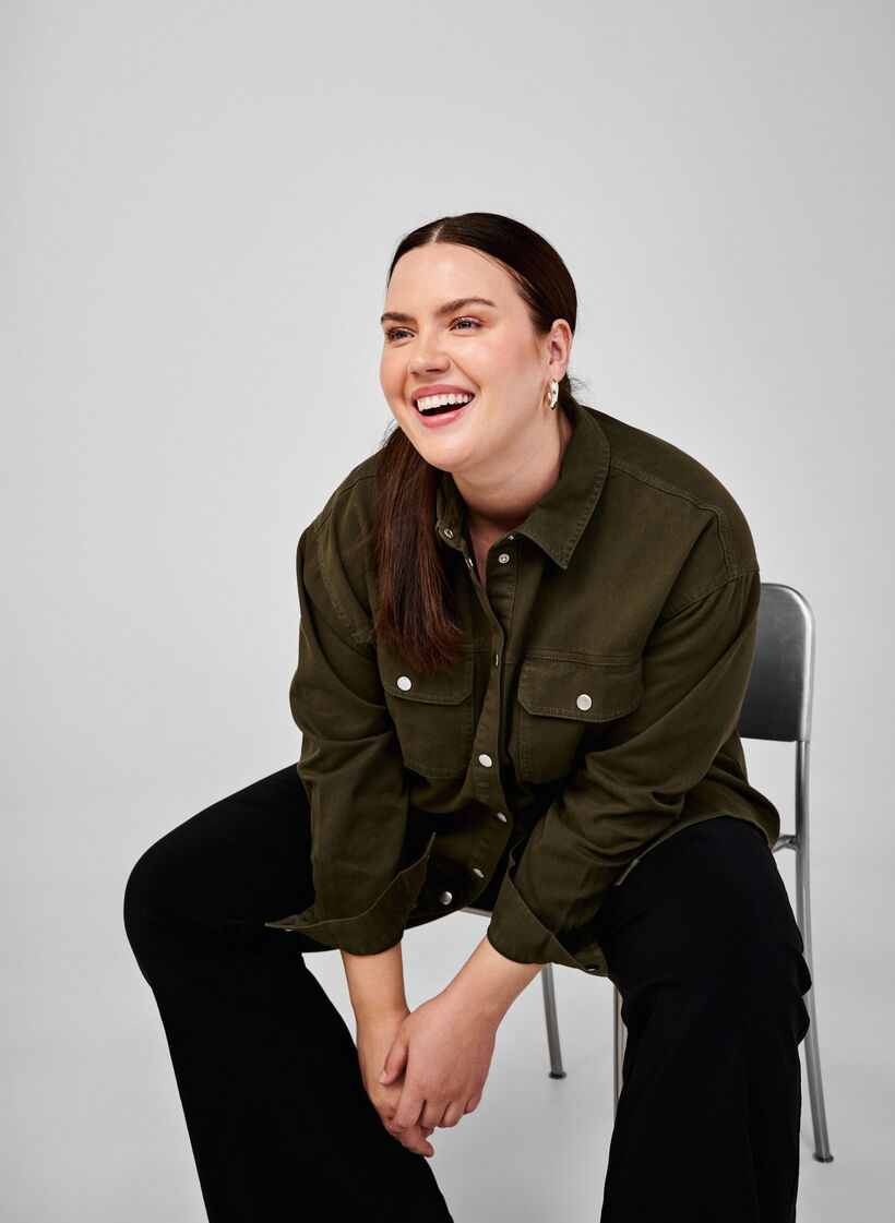 Solid-colored denim shirt with chest pockets, Forest Night, Image image number 0