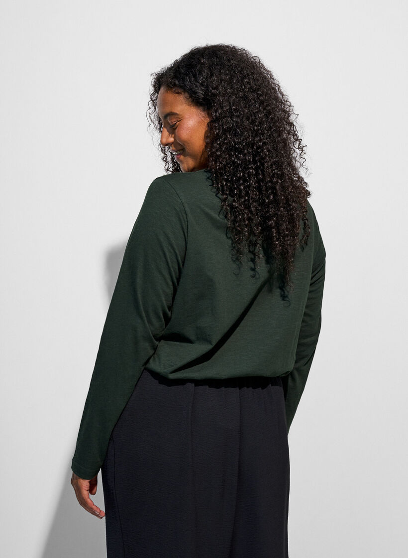 Long-sleeved t-shirt with V-neck and buttons, Green, Model image number 2