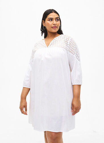 Dress in a cotton blend with linen and crochet detail - White - Sz. 40-64 - Zizzifashion Dress in a cotton blend with linen and crochet detail - White - Sz. 40-64 - Zizzifashion