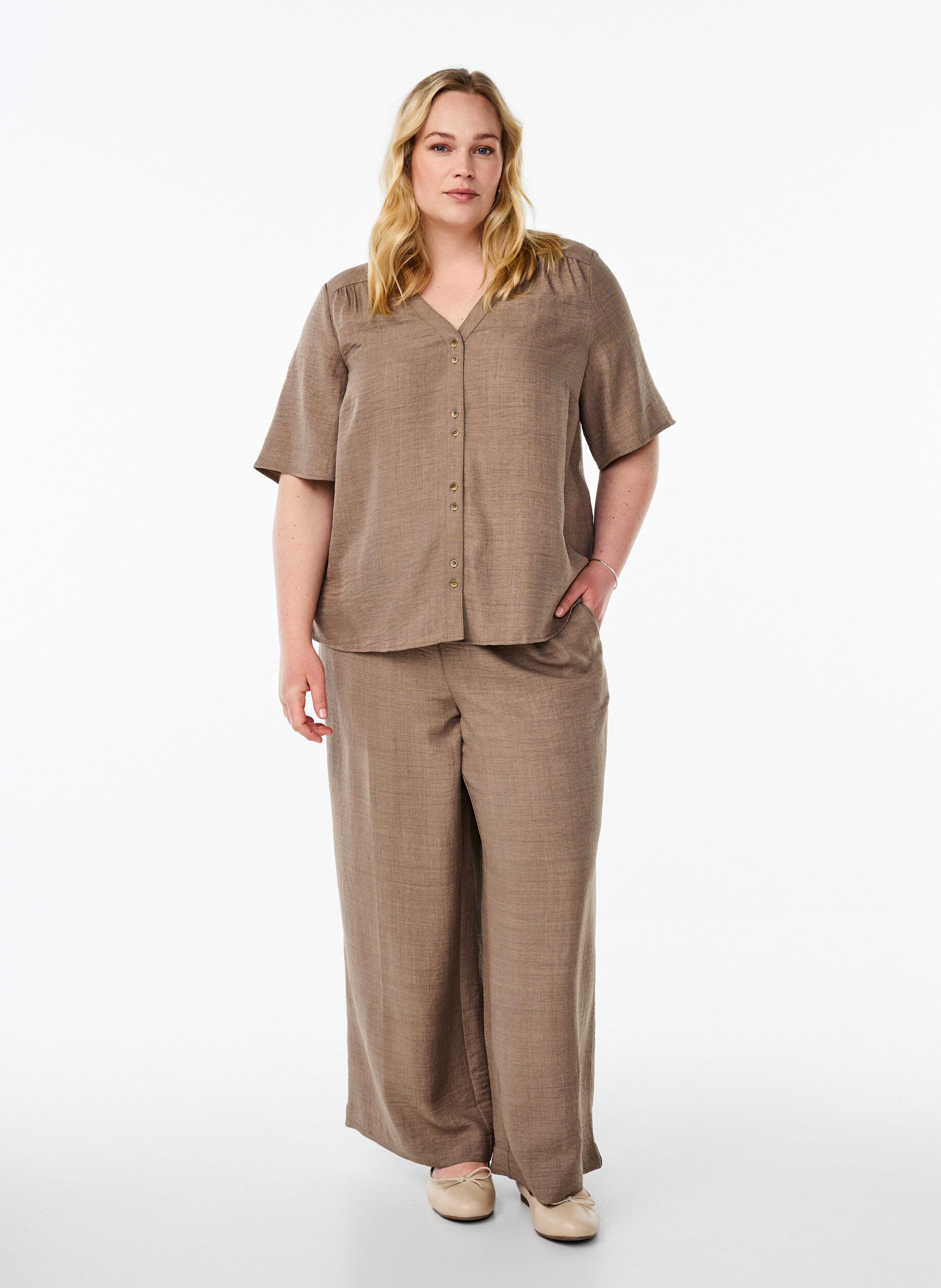 ZizzifashionV-neck shirt blouse with short sleeves, Brown, Model image number 1
