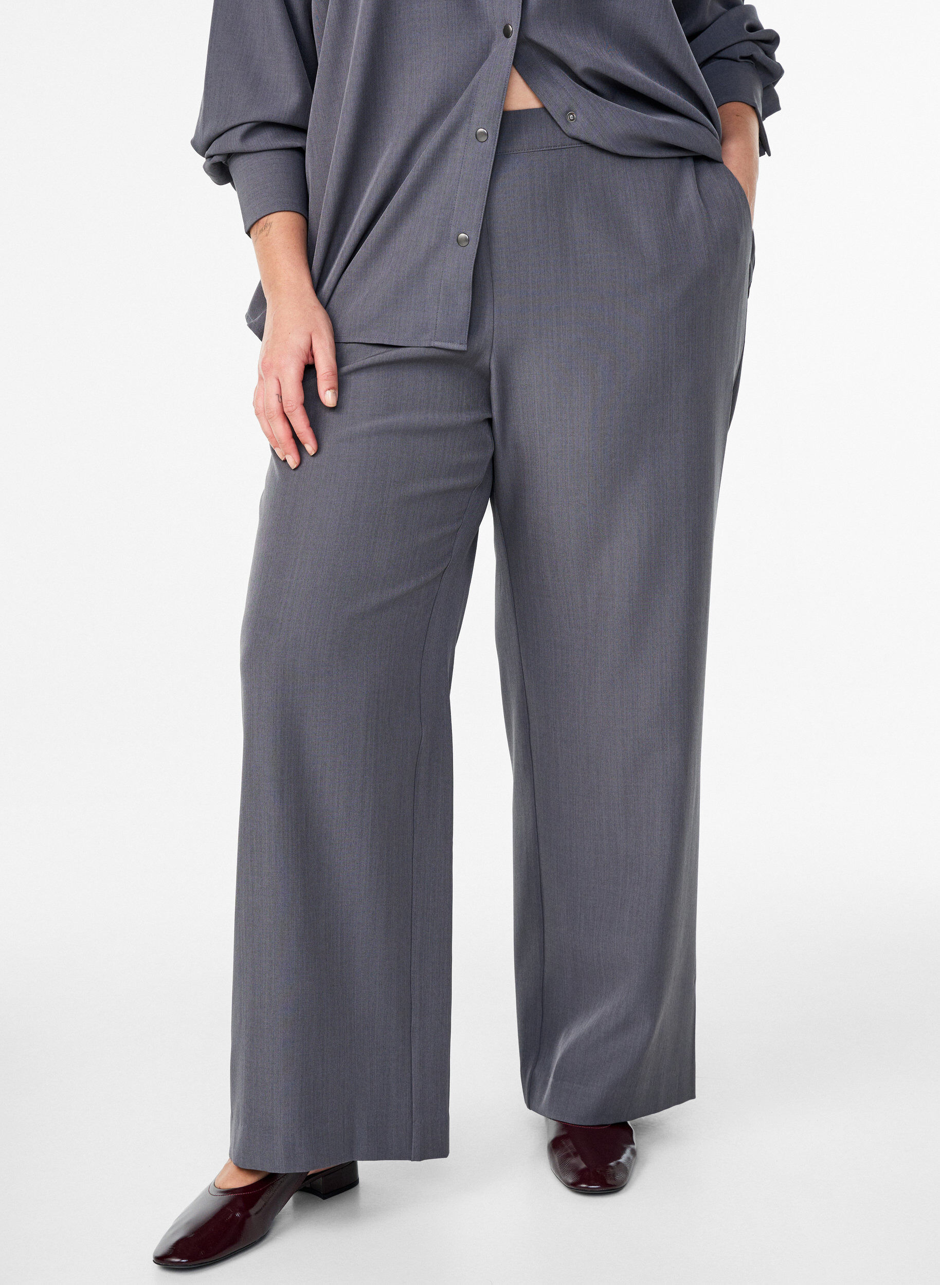 Zizzifashion High-waisted tailored trousers with wide legs, Grey, Model image number 2