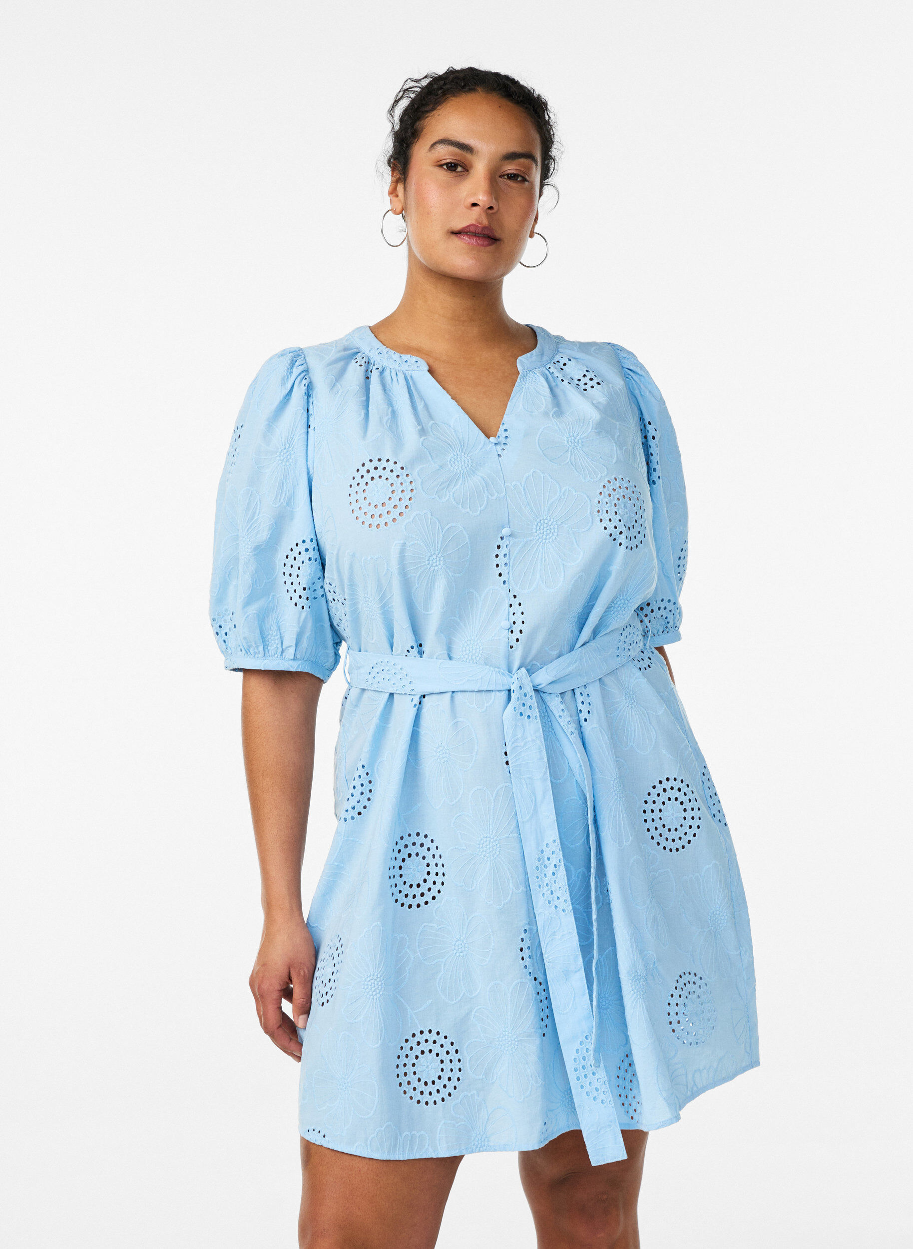 Short dress with floral and eyelet embroidery, Light Blue, Model