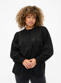 Blouse with ruffles and broderie anglaise, Black, Model