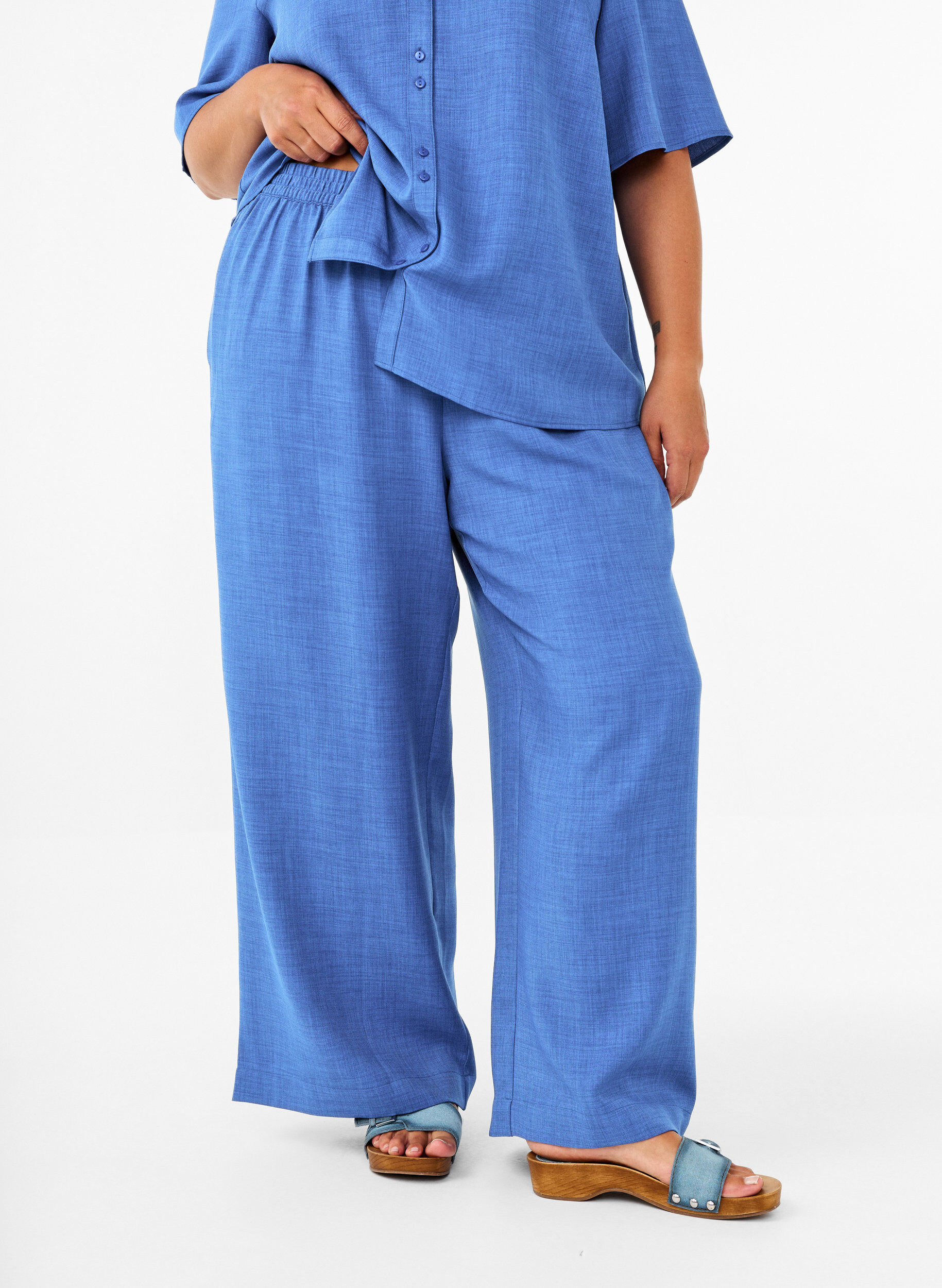 ZizzifashionLoose trousers with elasticated waistband and pockets, Blue, Model image number 2