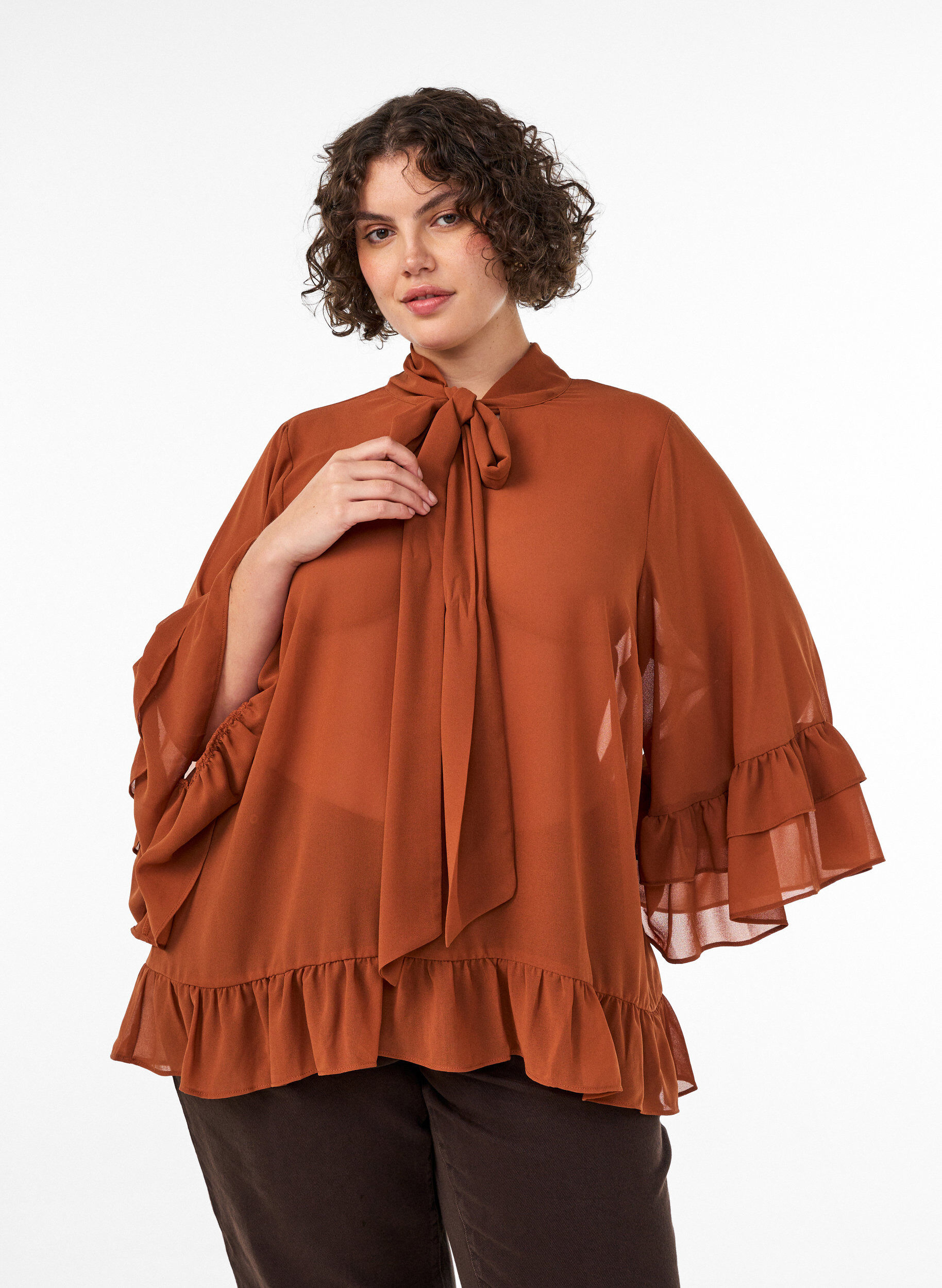 Blouse with ribbon tie and ruffle details, Brown, Model