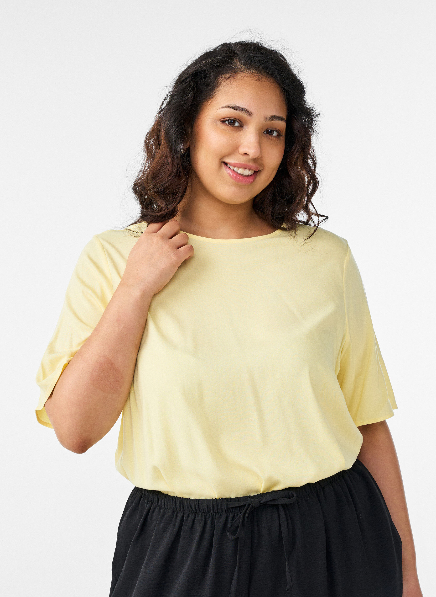 Short-sleeved woven blouse with round neck, Yellow, Model