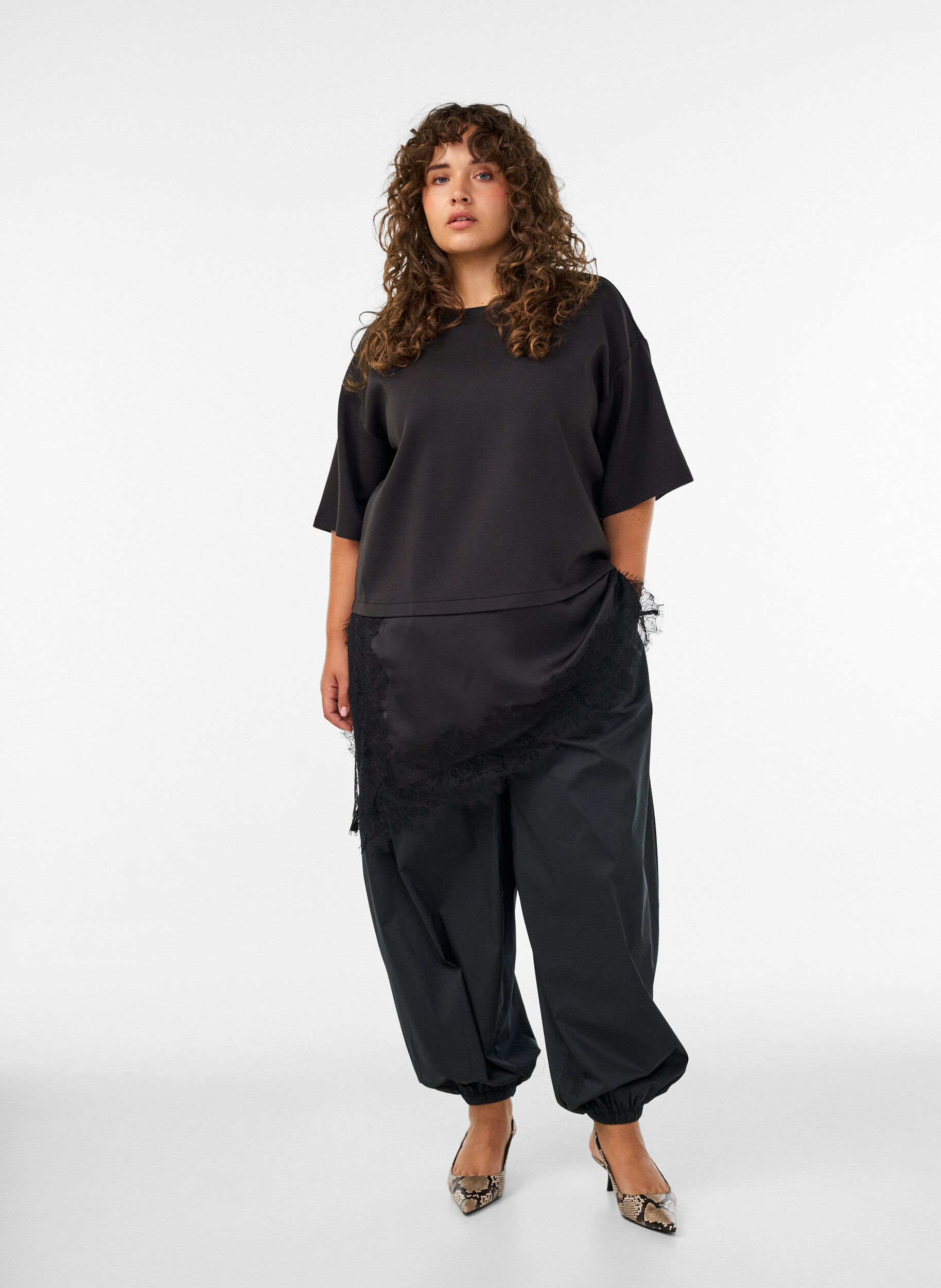 ZizzifashionBalloon trousers with pockets and an elasticated waistband, Black, Model image number 1