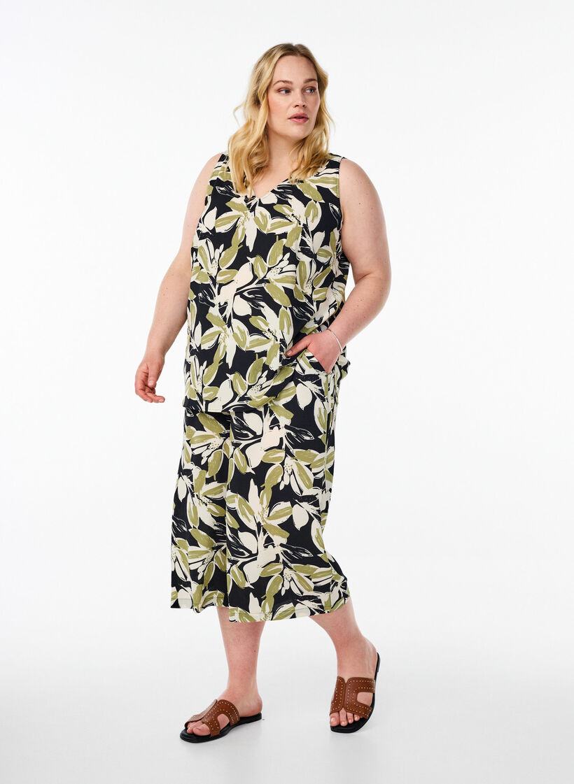 Printed top with v-neck, Black, Model image number 1