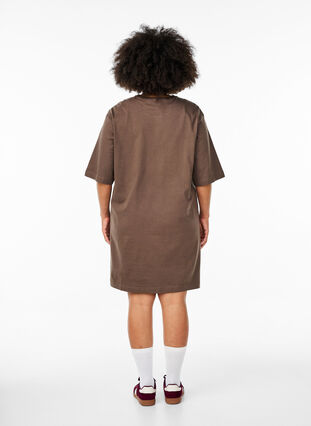 Knee-length cotton T-shirt dress - Brown - Sz. 40-64 - Zizzifashion Knee-length cotton T-shirt dress - Brown - Sz. 40-64 - Zizzifashion