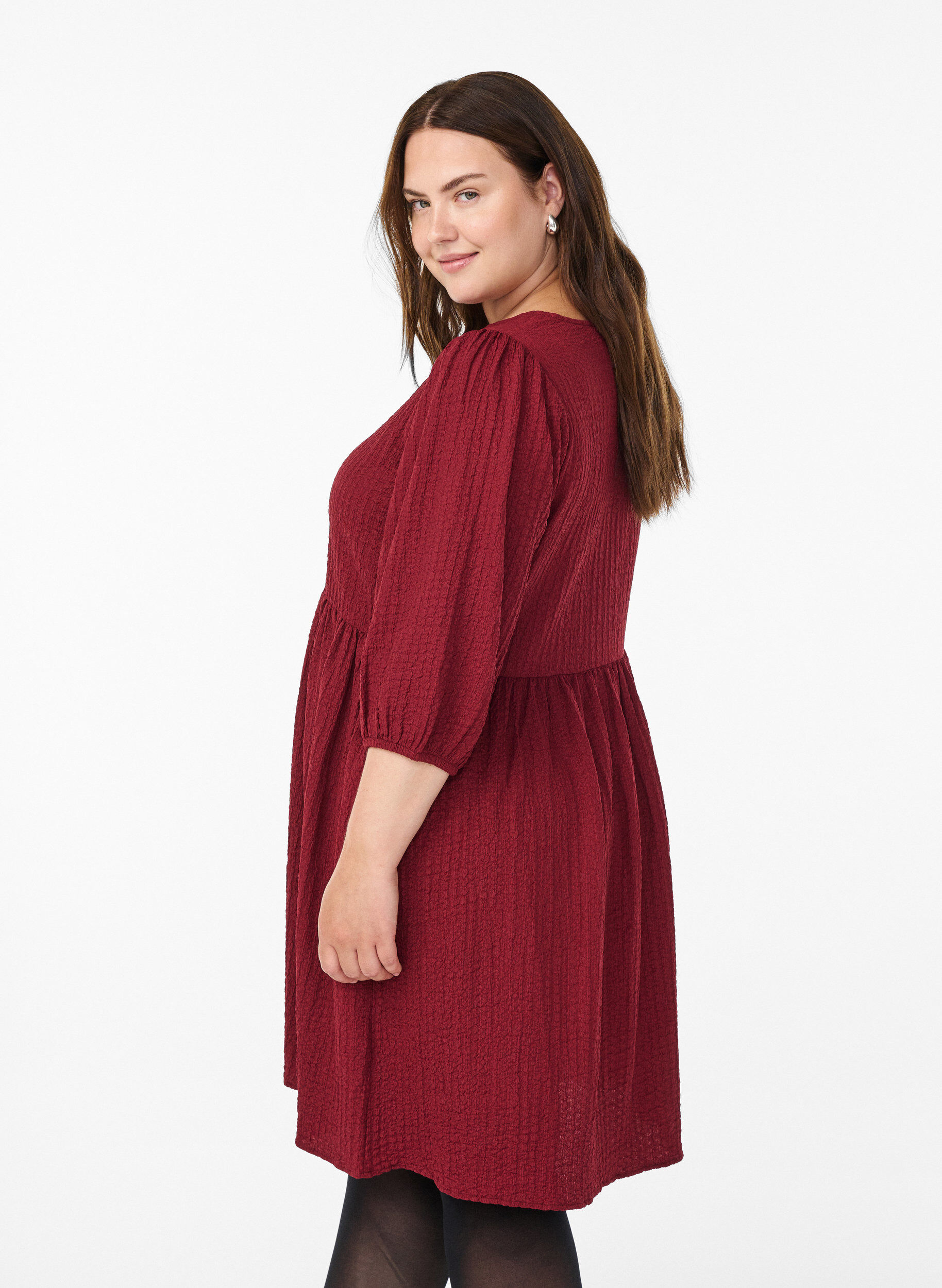 Zizzifashion Short dress with texture and 3/4 sleeves, Dark Bordeaux, Model image number 2