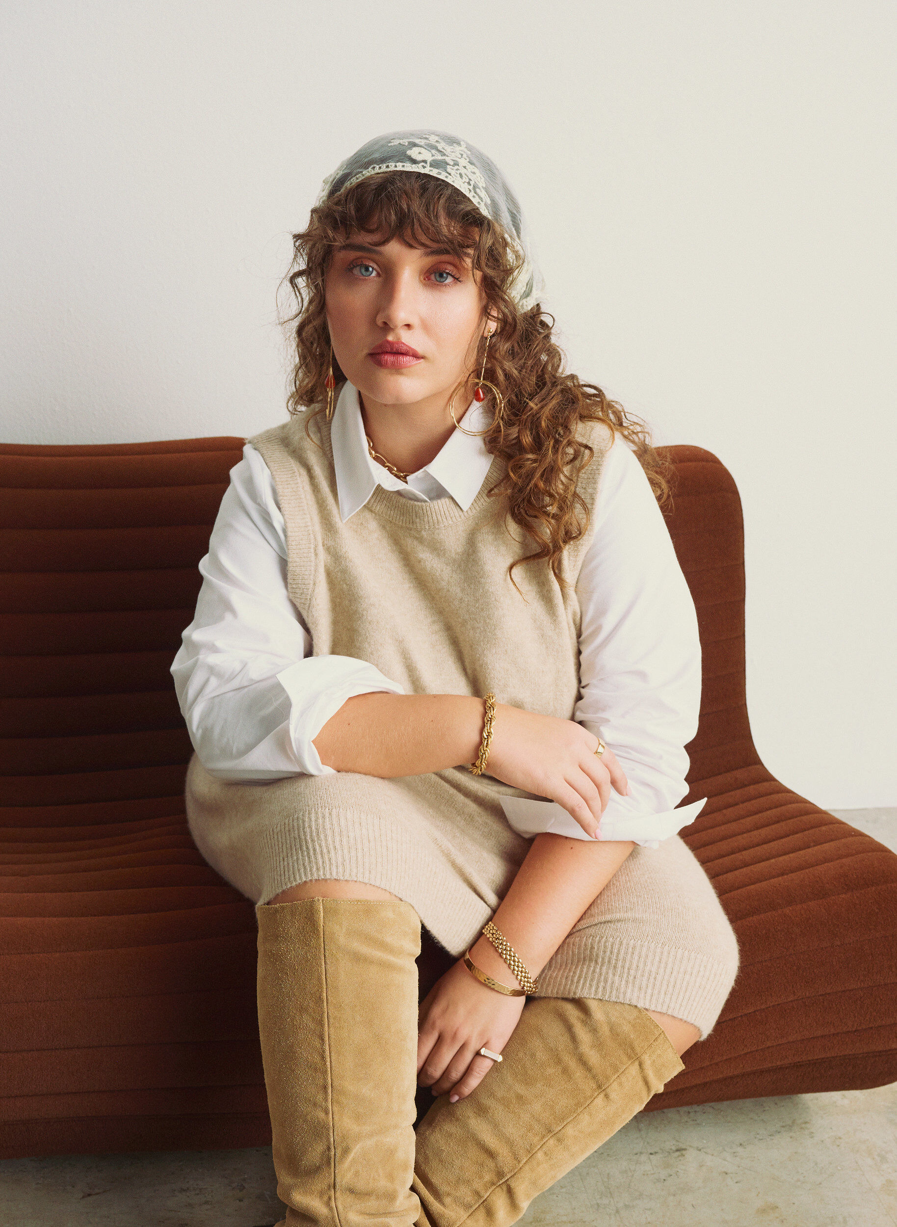 Zizzifashion Triangular lace scarf, Beige, Image image number 0