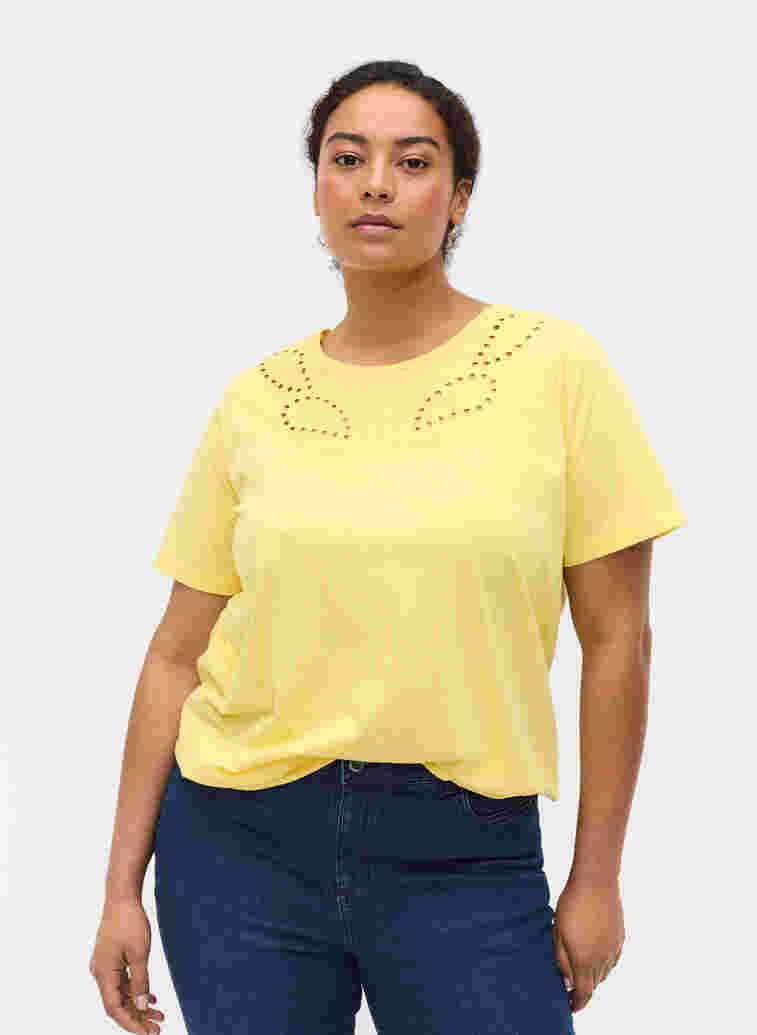 Short-sleeved t-shirt with broderie anglaise, Goldfinch Mel., Model