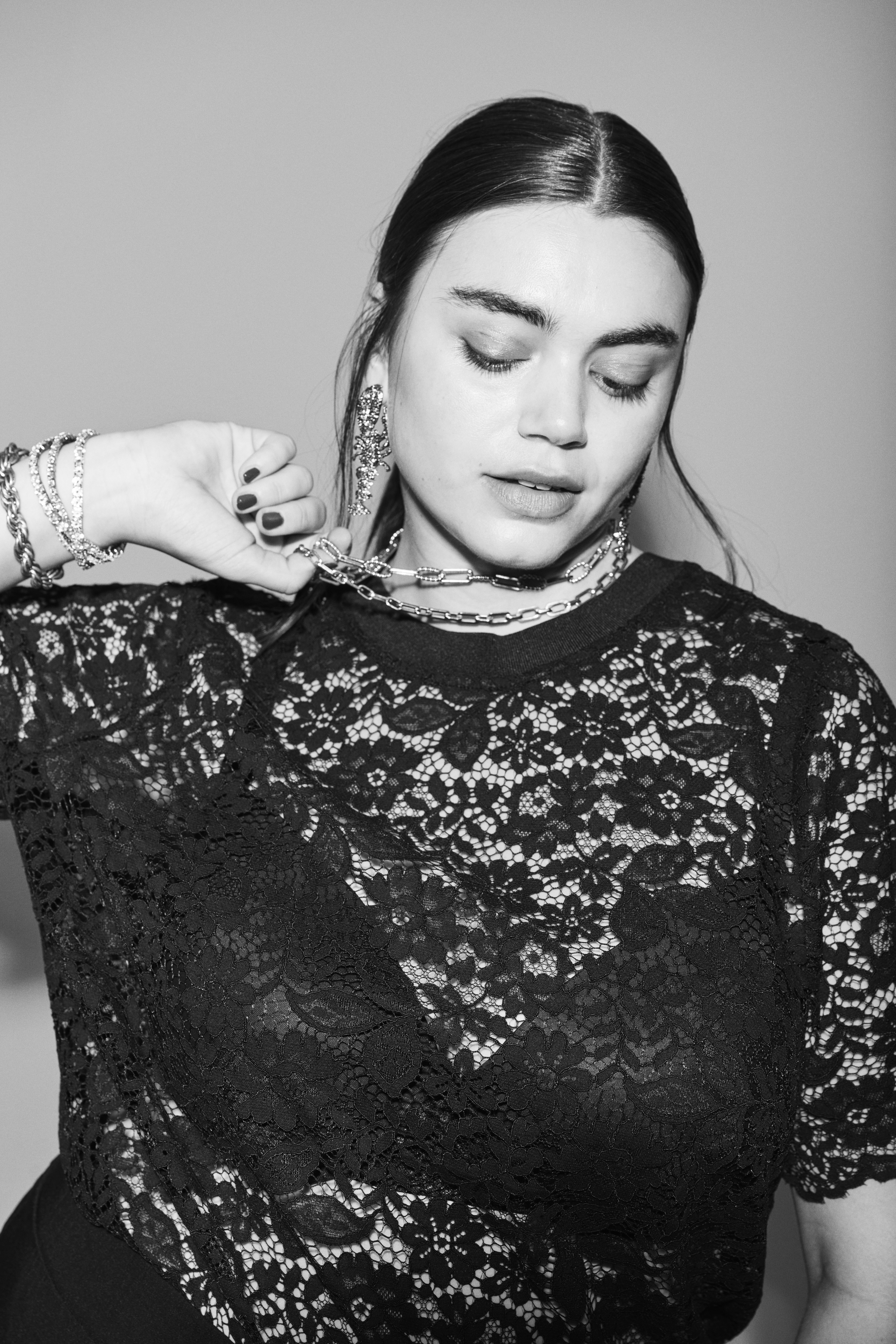 Zizzifashion Look with lace blouses, , Model