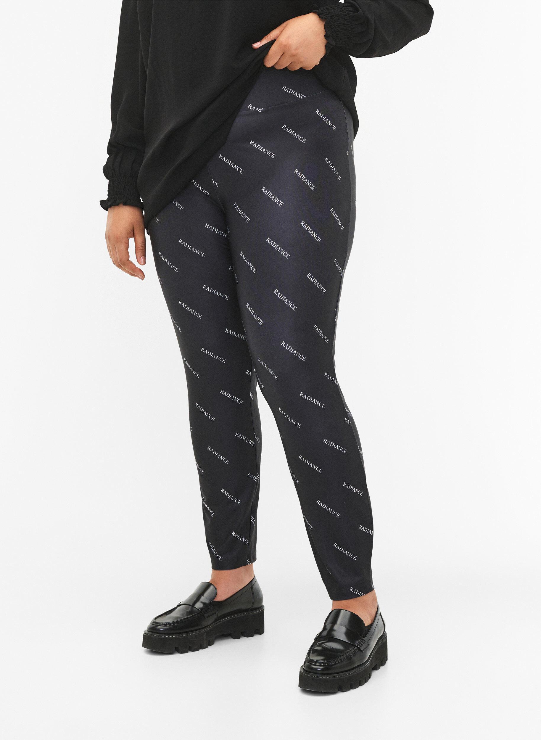 Zizzifashion Leggings with text print, Black Radiance, Model image number 2