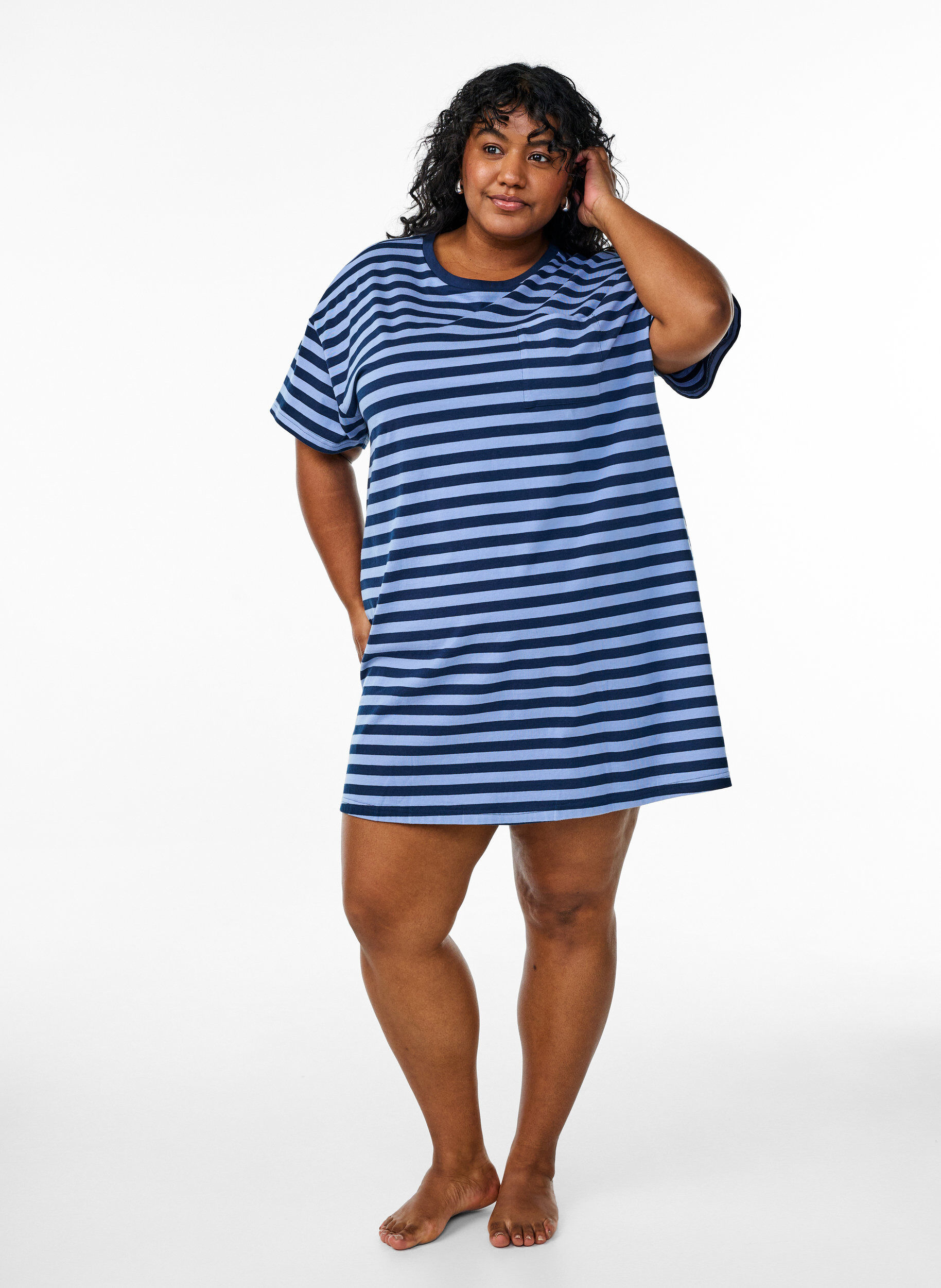 Zizzifashion Long night t-shirt in organic cotton with stripes, Blue, Model image number 1
