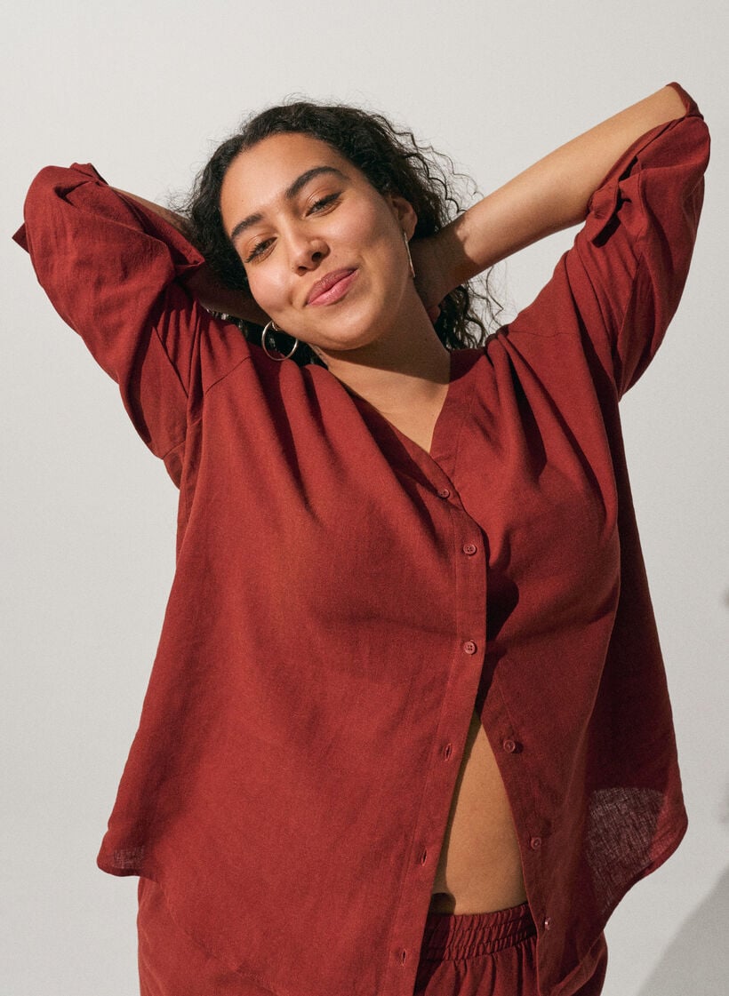 Blouse in linen and viscose with V-neck, Red, Image