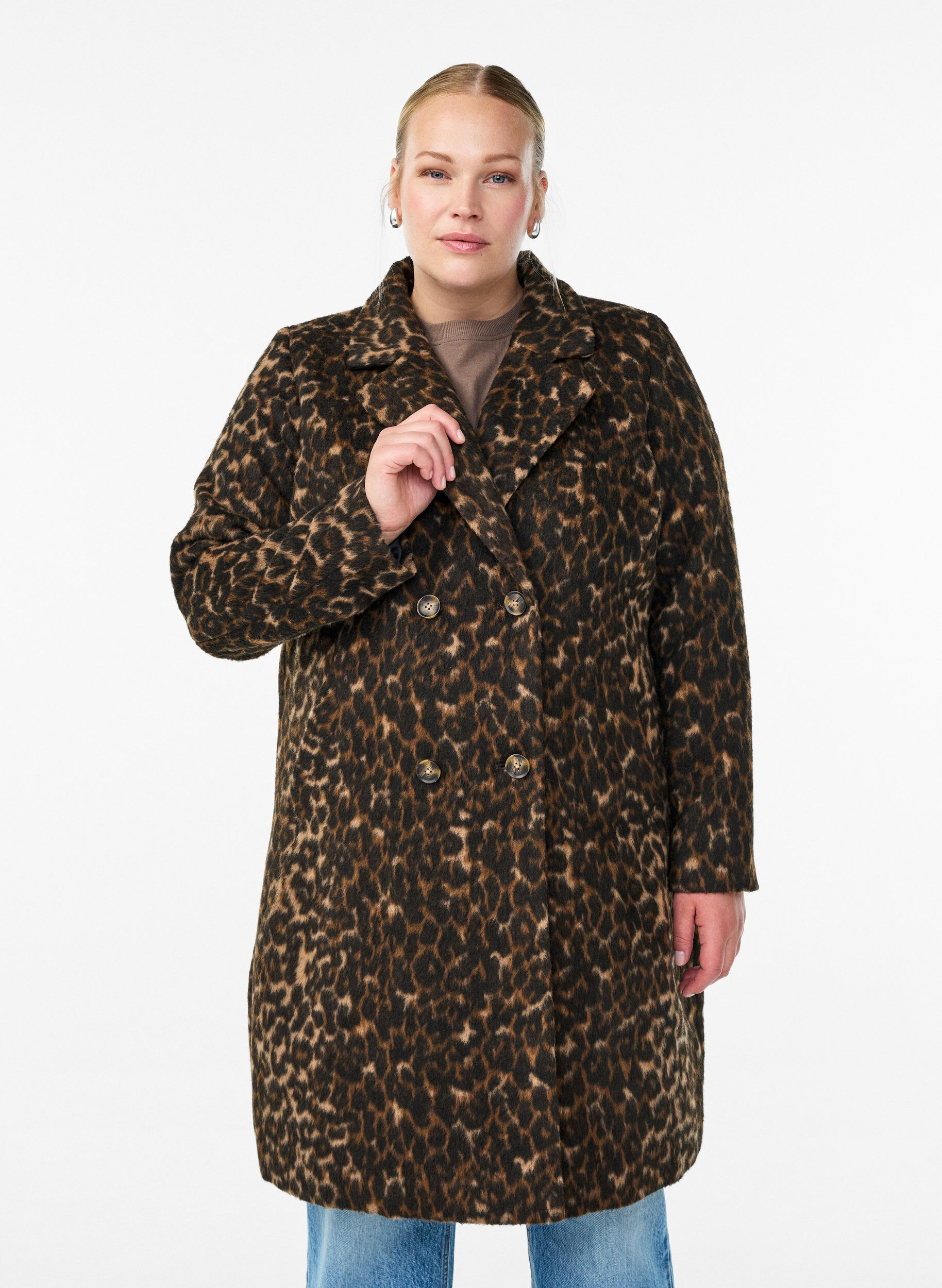 Leopard print coat with double-breasted button closure, Brown, Model
