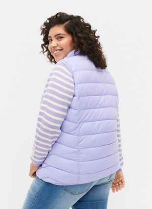 Short vest with zip and pockets, Lavender, Model image number 1