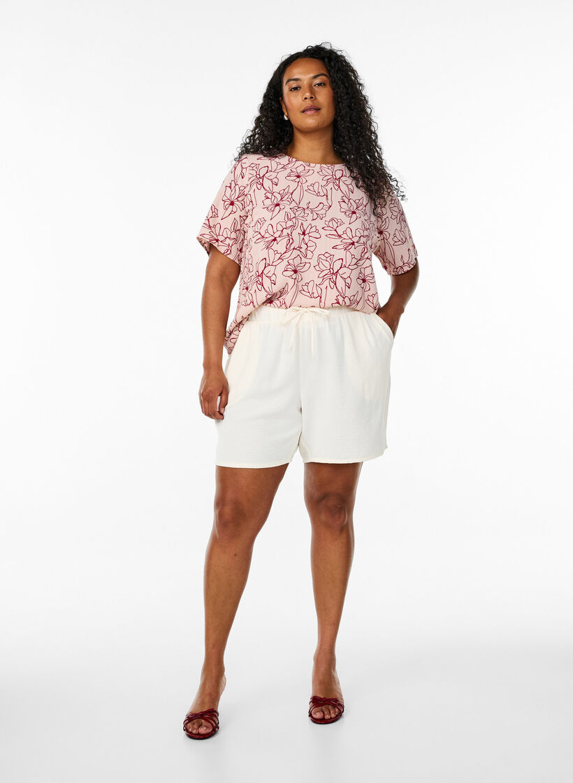 Short-sleeved blouse with round neck, Rose, Model image number 1