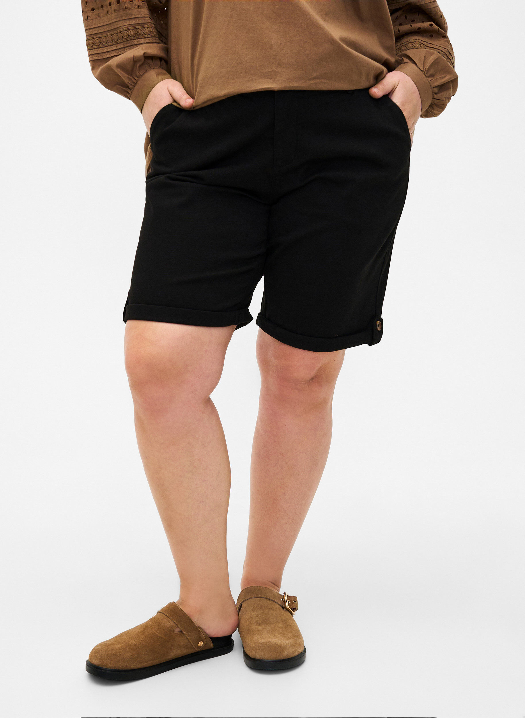 Zizzifashion Chino shorts with pockets, Black, Model image number 2