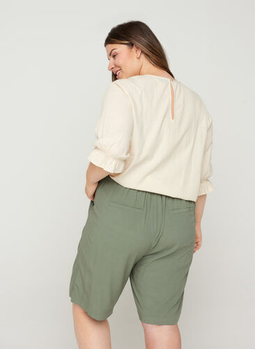 Long shorts in viscose, Agave Green, Model image number 1