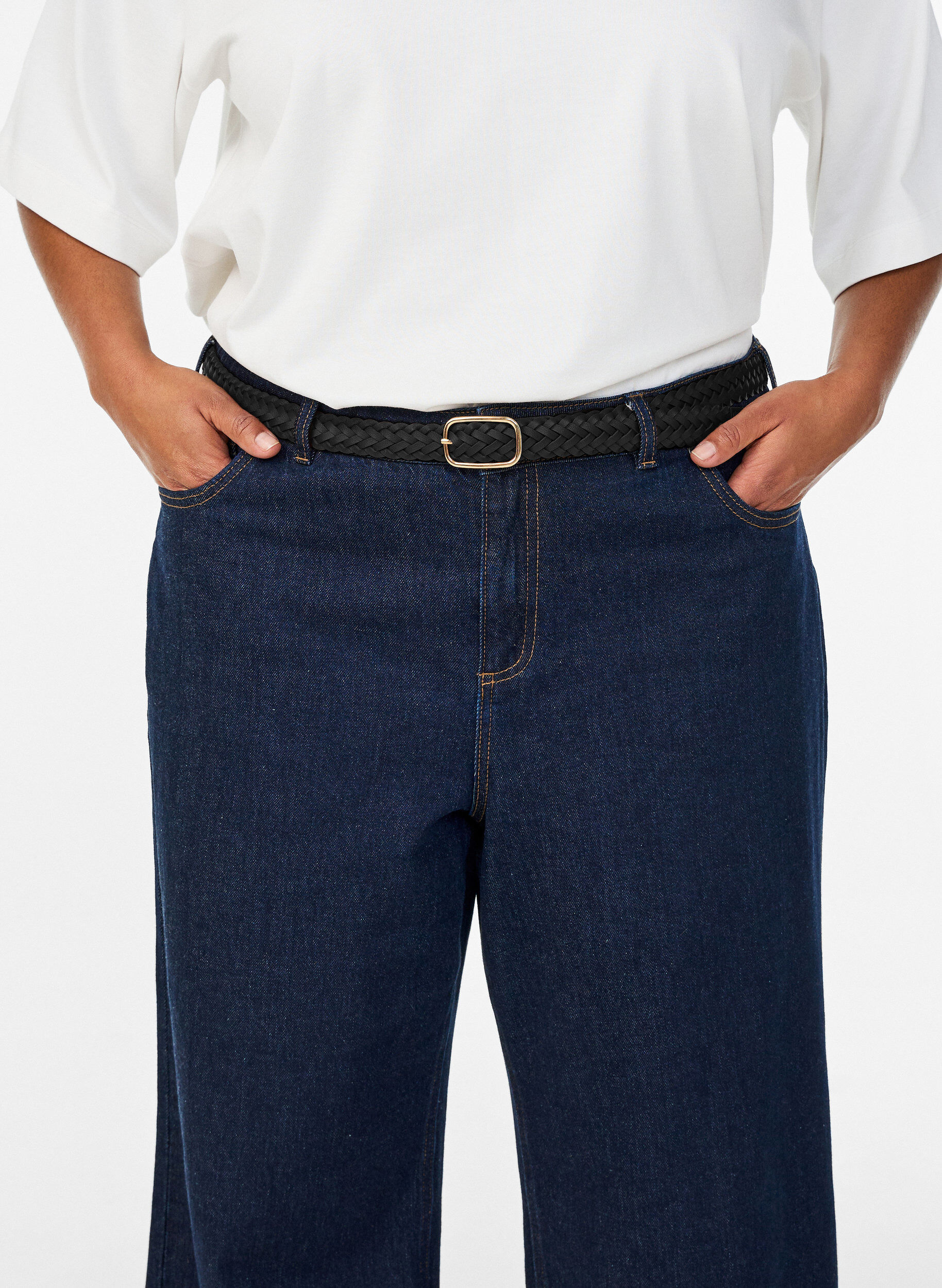 Braided belt in faux leather, Black, Model