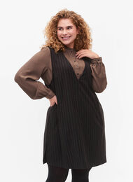 Pinstriped v-neck spencer dress, Black W. Pinstripe, Model