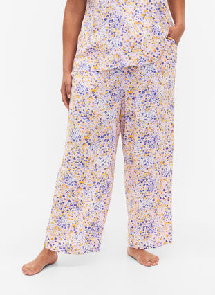 Loose all-over print viscose trousers, Cameo Pink AOP, Model image number 2