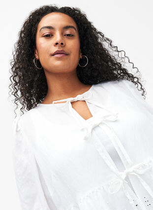 Viscose blouse with embroidery anglaise, Bright White, Model image number 2