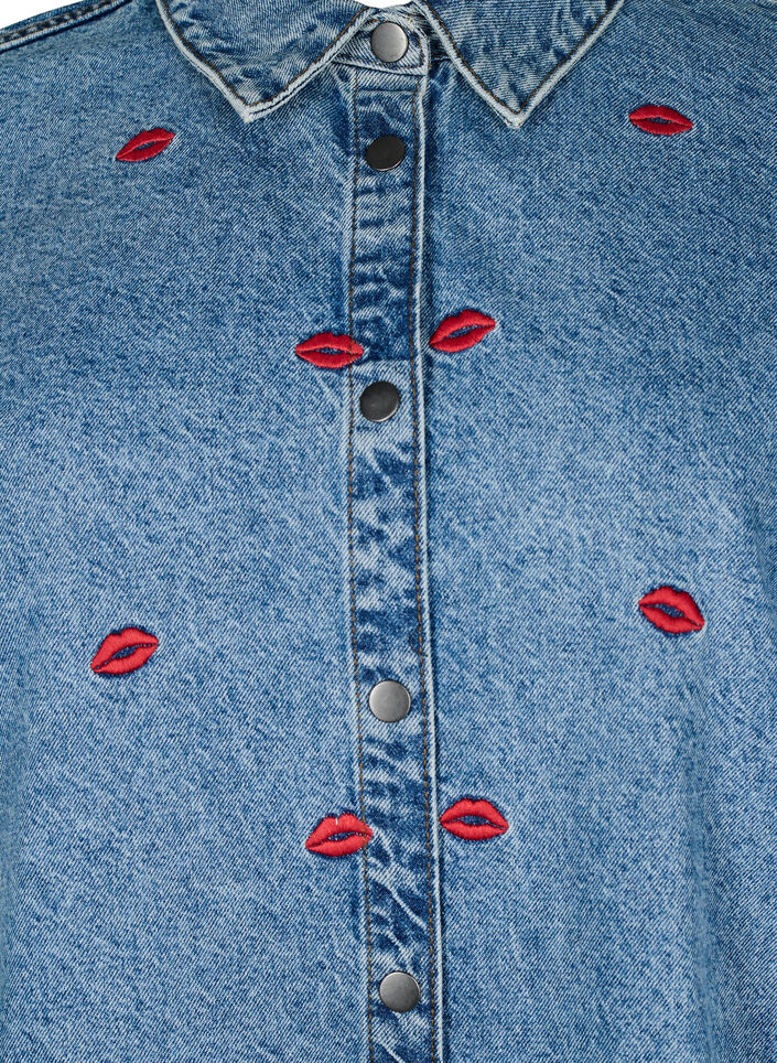 Loose denim shirt with embroidered lips, Light Blue Kiss, Packshot image number 2