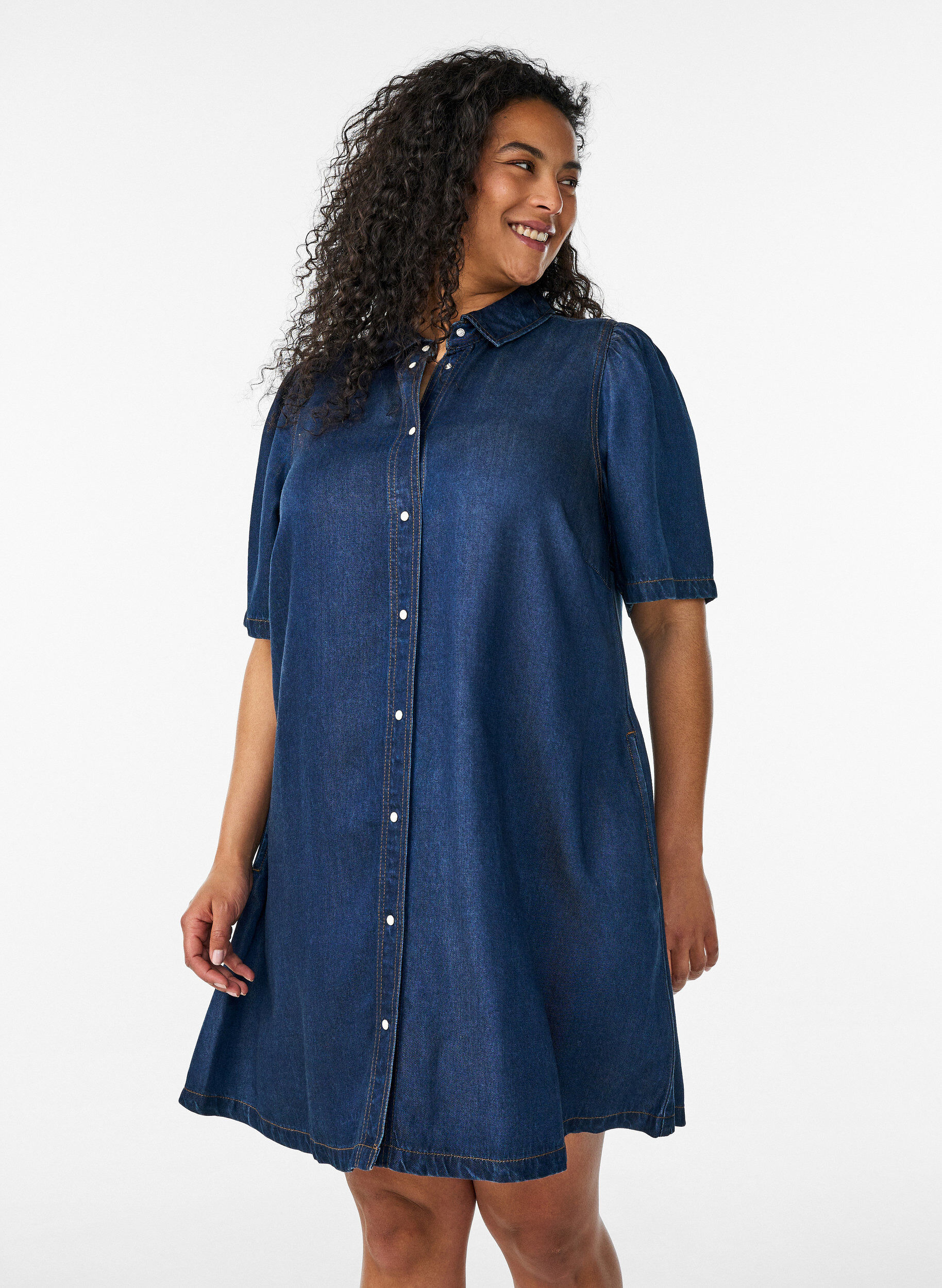 ZizzifashionDenim dress in lyocell with buttons and short sleeves, Blue, Model image number 1