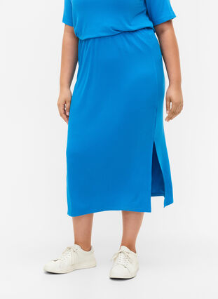 Tight-fitting viscose midi skirt, Ibiza Blue, Model image number 2