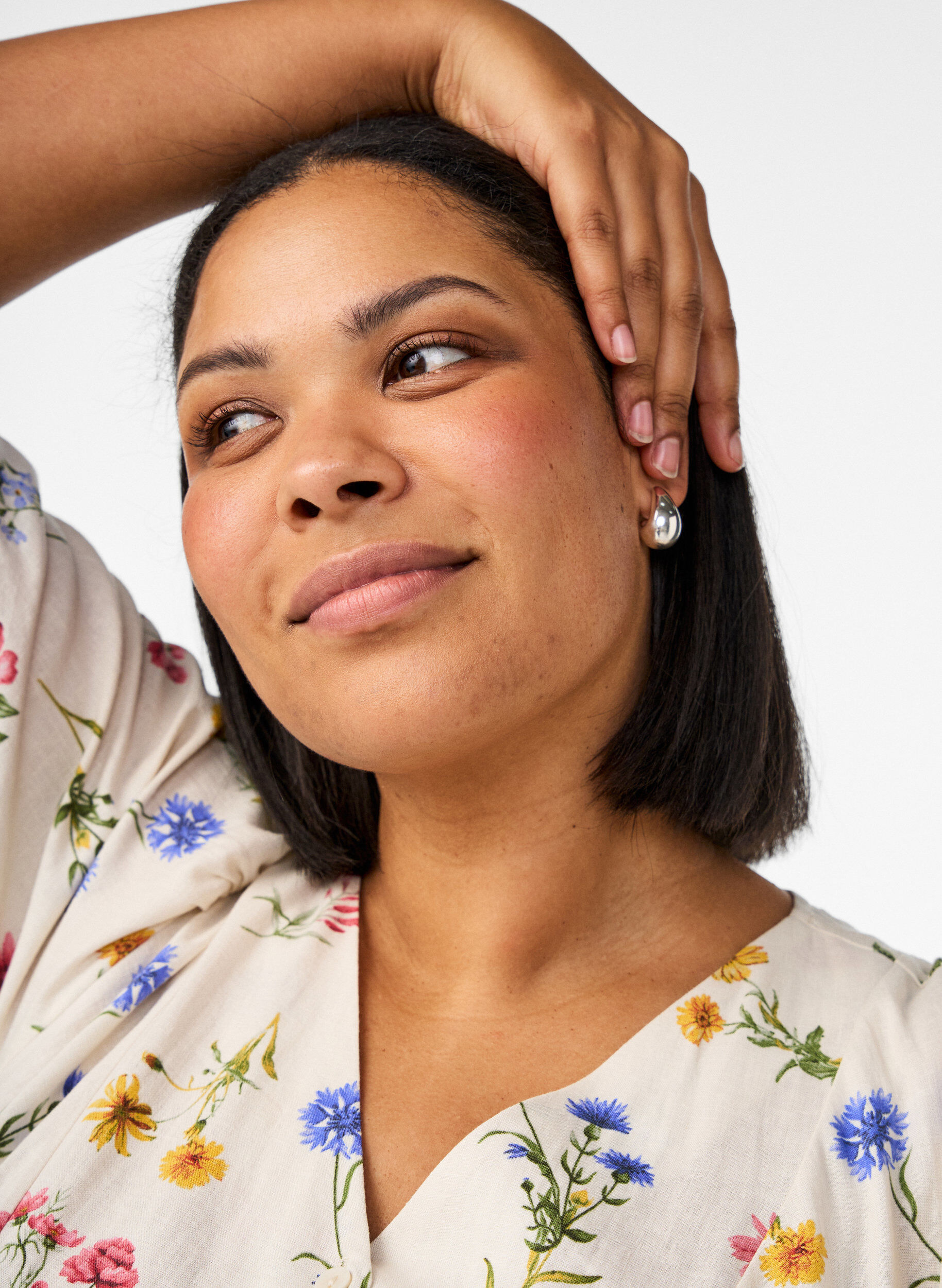 ZizzifashionMidi dress in linen and viscose with ruffle sleeves, Beige, Model image number 2