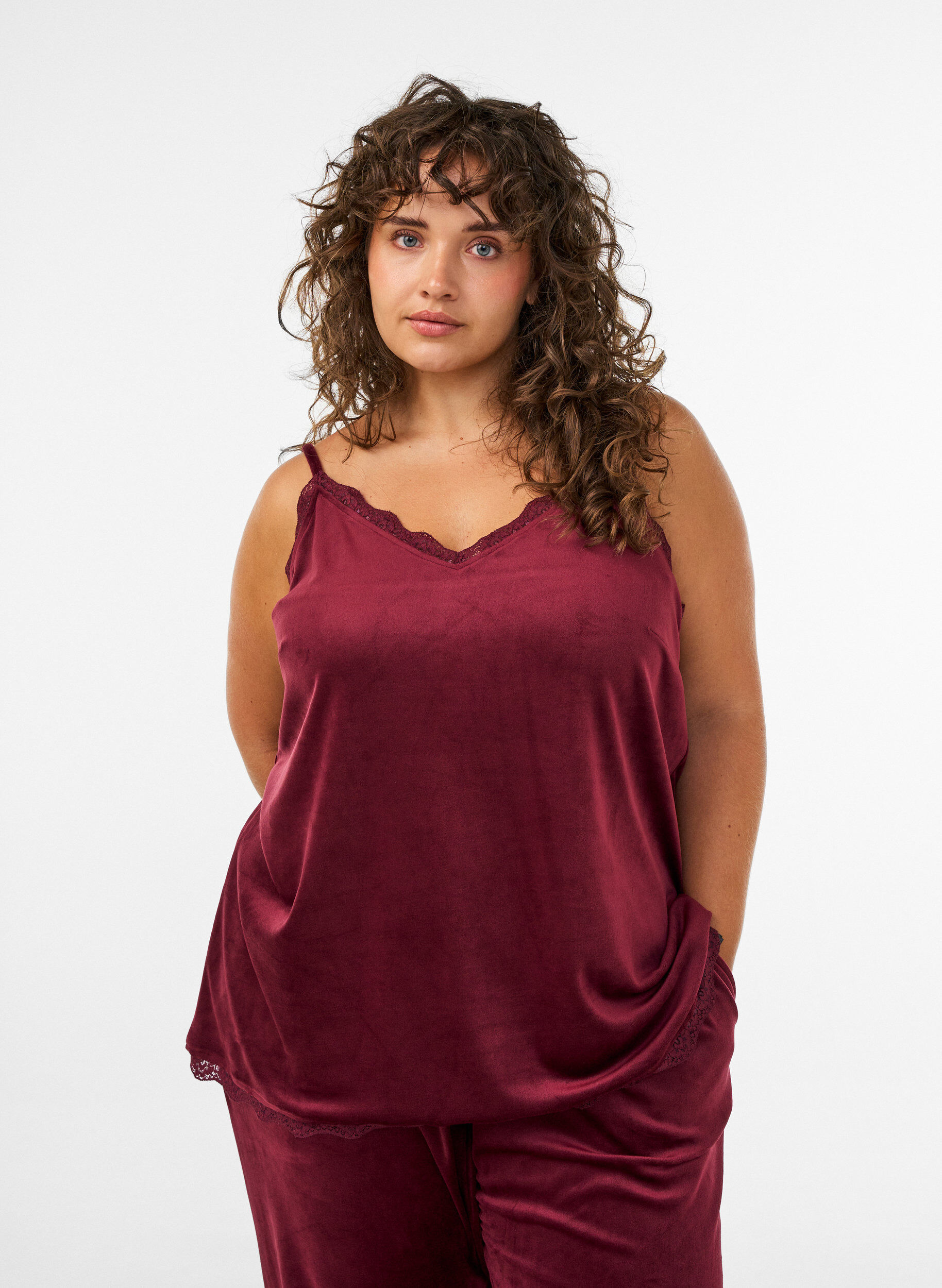 Velour top with lace trim, Red, Model
