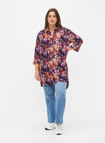 Long viscose shirt with print, Pansy AOP, Model image number 2