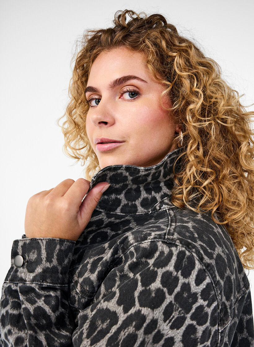 Leopard print denim shirt with buttons, Dark Grey, Model image number 4
