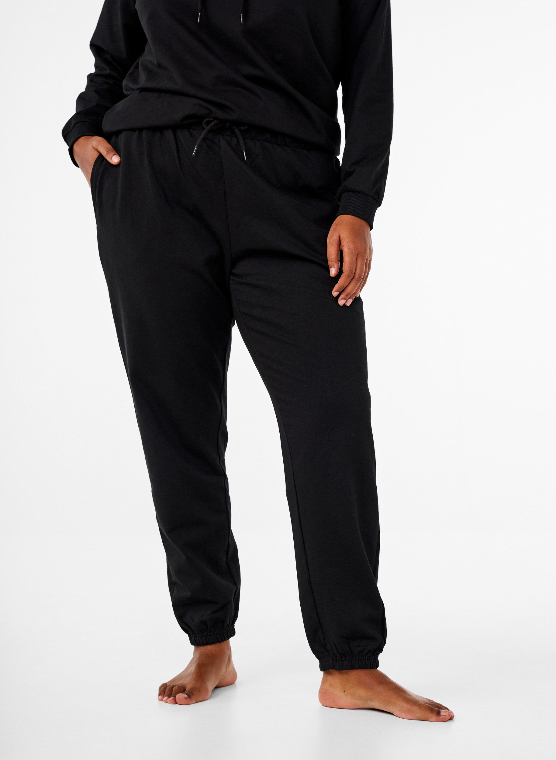 ZizzifashionSweatshirt with hood and print, Black, Model image number 3