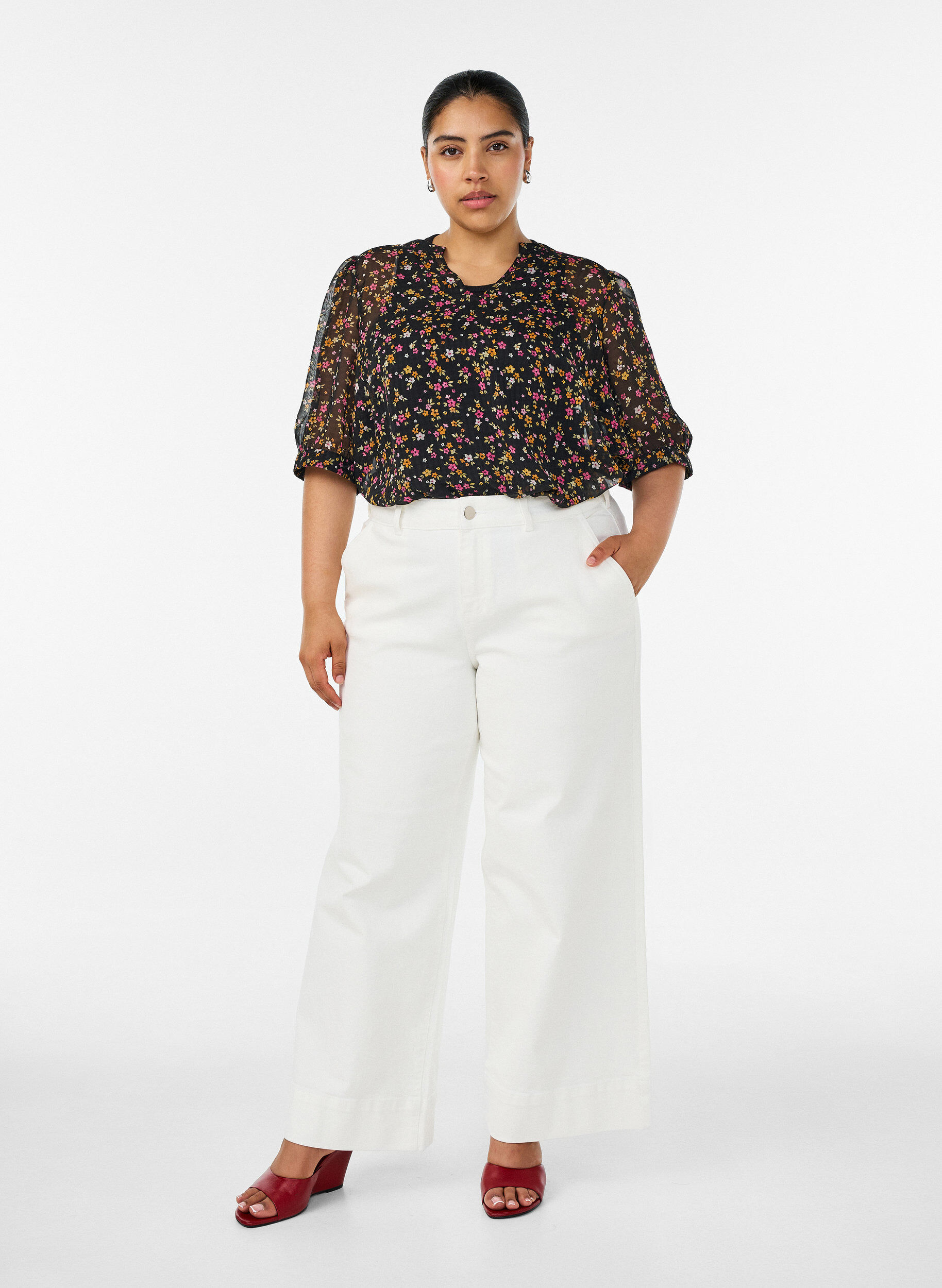 ZizzifashionBlouse with floral print and V-neck, Black, Model image number 1