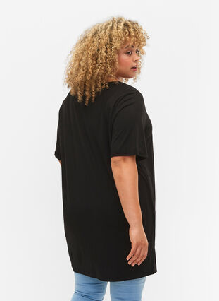 Single colour oversized t-shirt with v-neck, Black, Model image number 1