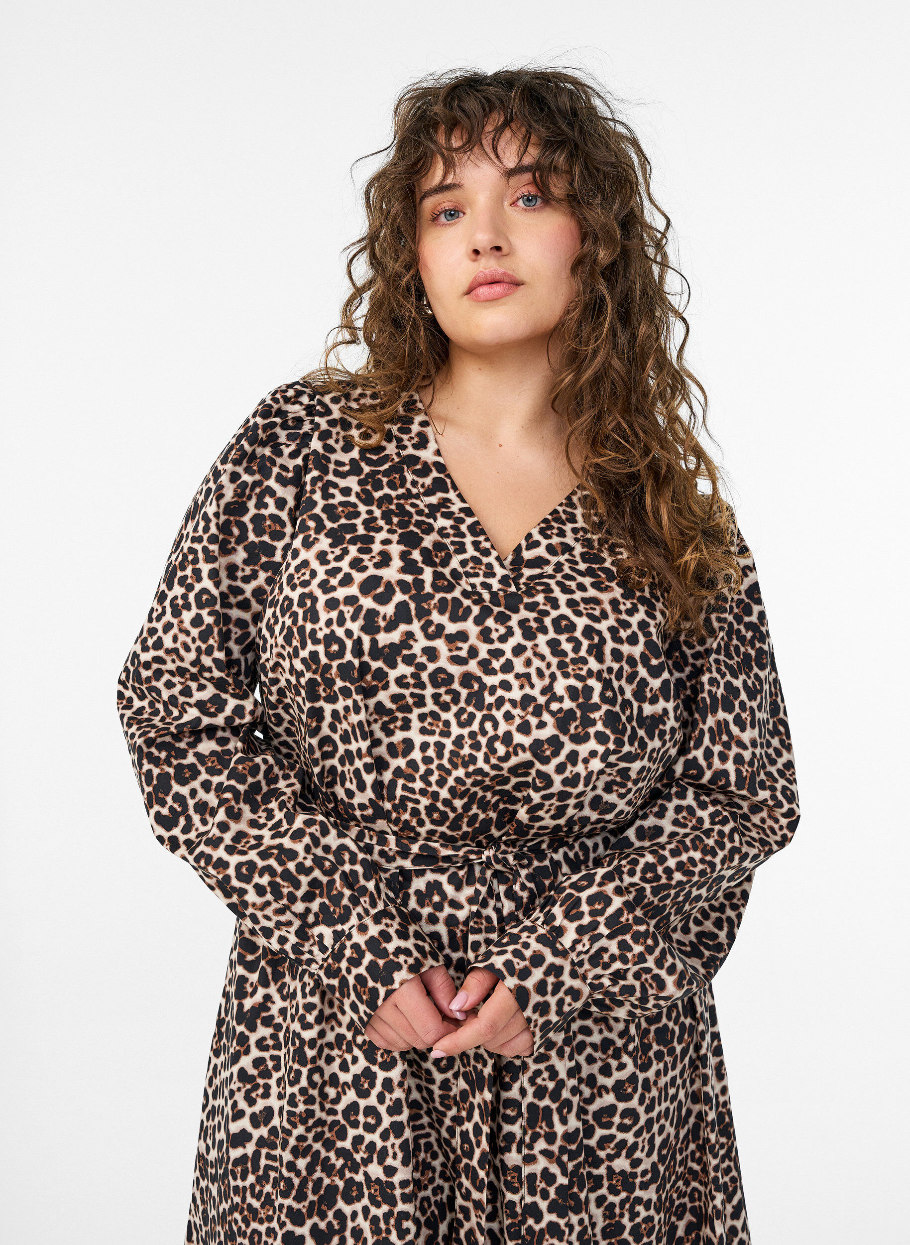 Zizzifashion Dress in organic cotton with tie belt, Brown, Model image number 2