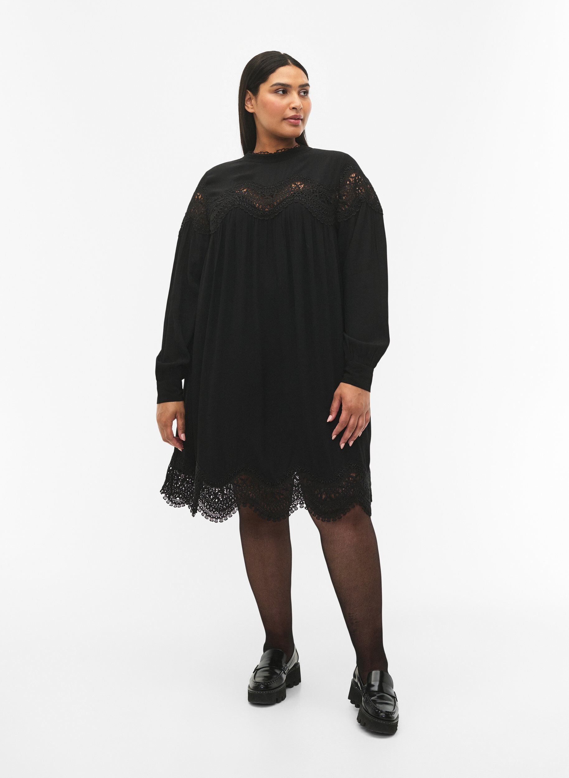 Zizzifashion Dress in viscose with embroidered details, Black, Model image number 3