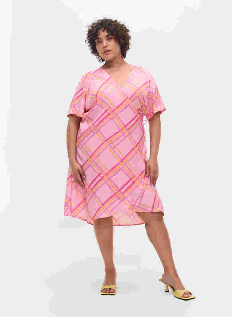 Checkered viscose dress with wrap, Pink Check, Model image number 3