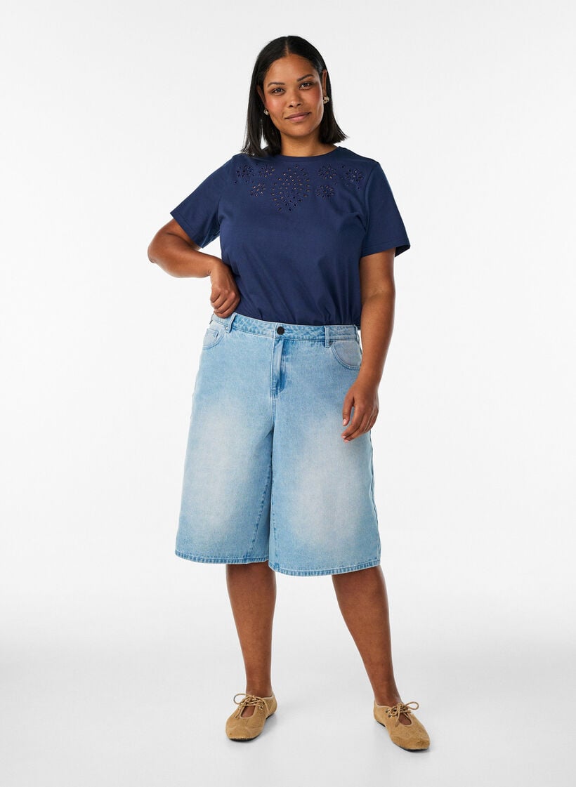 Organic cotton T-shirt with eyelet embroidery, Blue, Model image number 1
