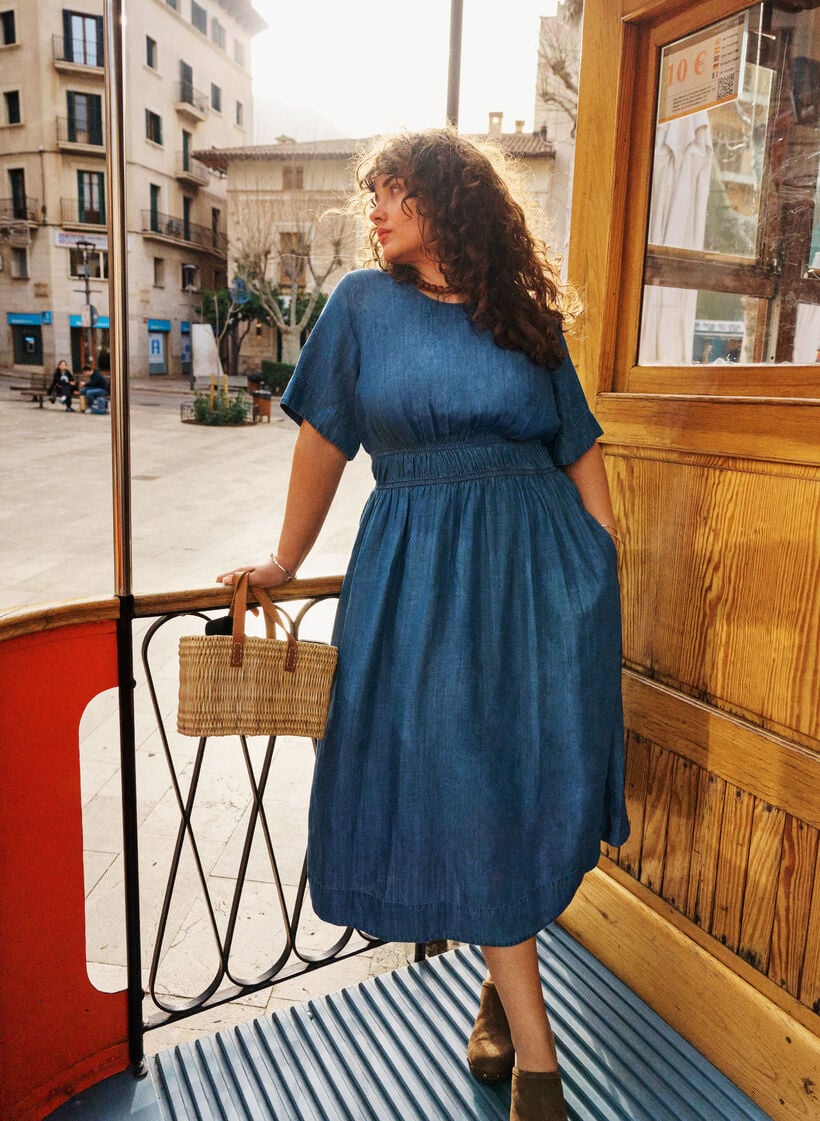 Midi dress in a denim look with an elasticated waist, Blue, Image image number 0