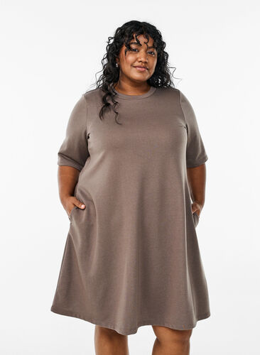 Knee-length jersey dress with pockets and A-line shape - Brown - Sz. 40-64 - Zizzifashion Knee-length jersey dress with pockets and A-line shape - Brown - Sz. 40-64 - Zizzifashion