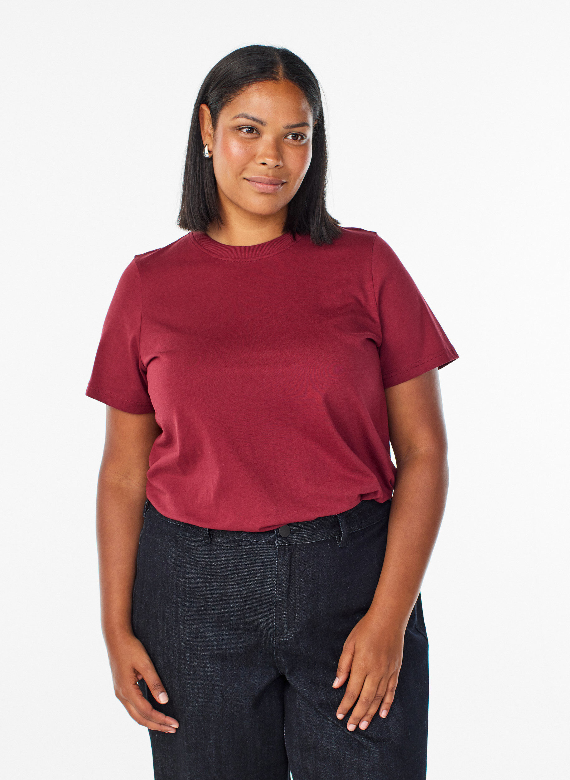Basic cotton T-shirt with round neck, Dark Bordeaux, Model