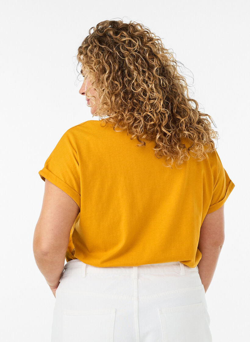 Short-sleeved cotton blend T-shirt, Yellow, Model image number 2