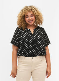 Blouse with short sleeves and v-neck (GRS), Black w. Dots, Model