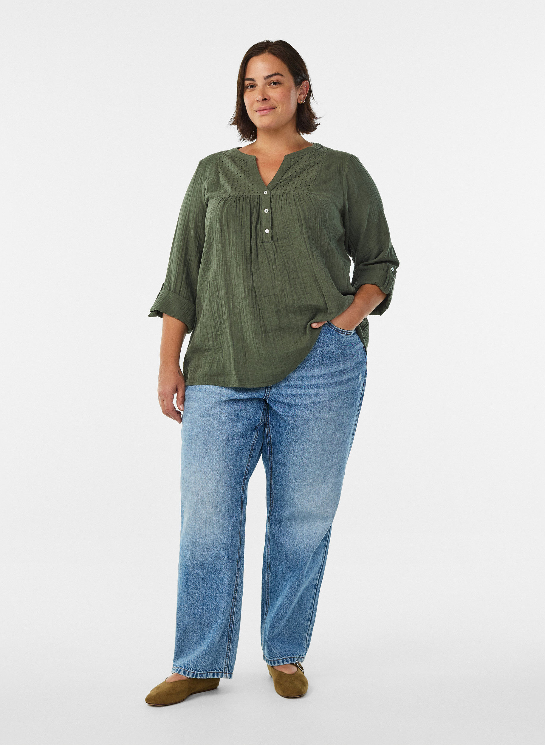 Zizzifashion Blouse in cotton muslin with broderie anglaise, Green, Model image number 1